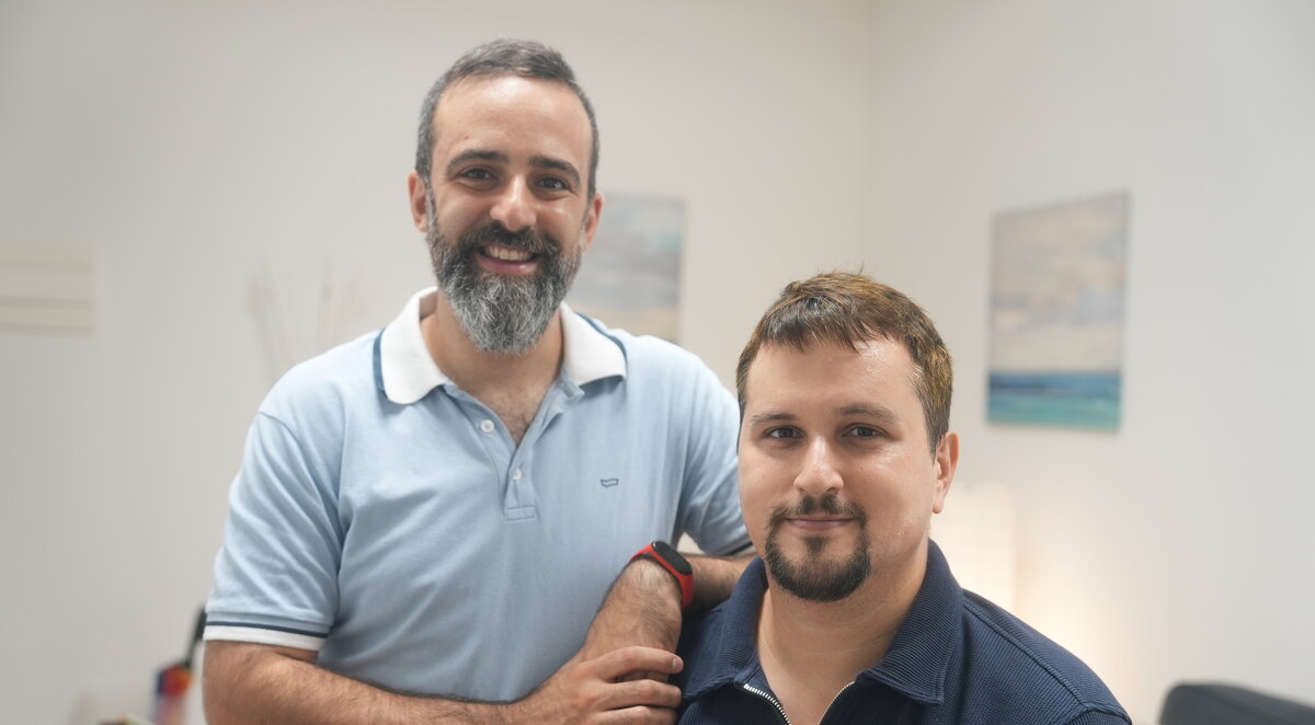 Germán Molinero y Alexander Rodríguez en el gabinete de Jokabide, en el Casco Viejo de Bilbao